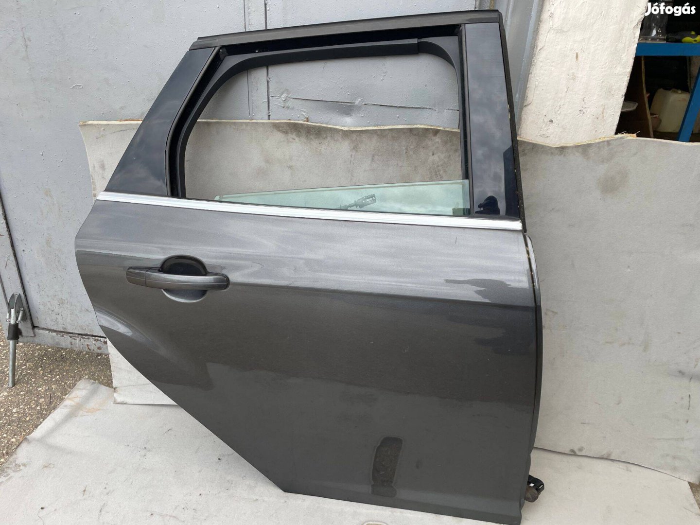 Ford Focus MK3.5 kombi jobb hátsó ajtó részeivel