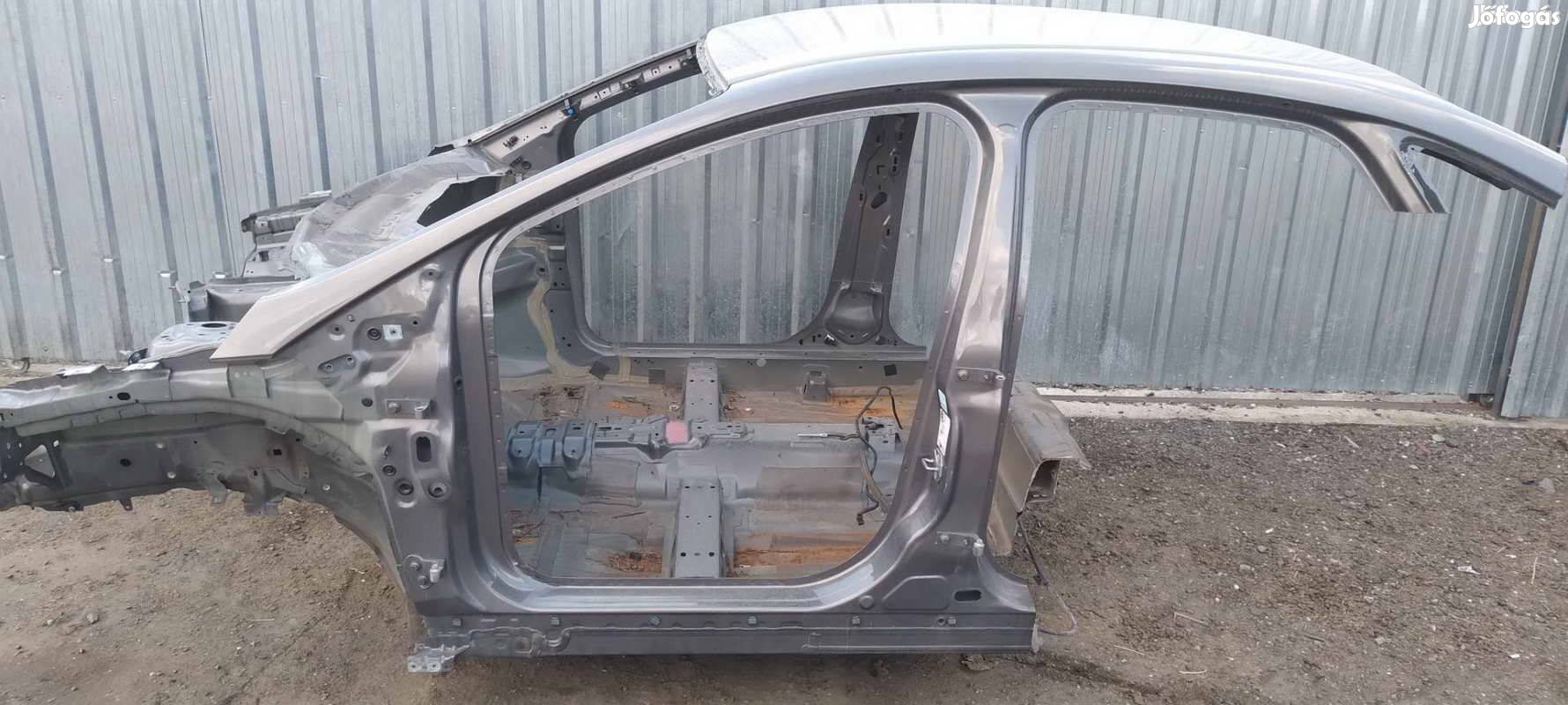 Ford Focus MK3 Sedan utastér tető küszöb vágott elemek