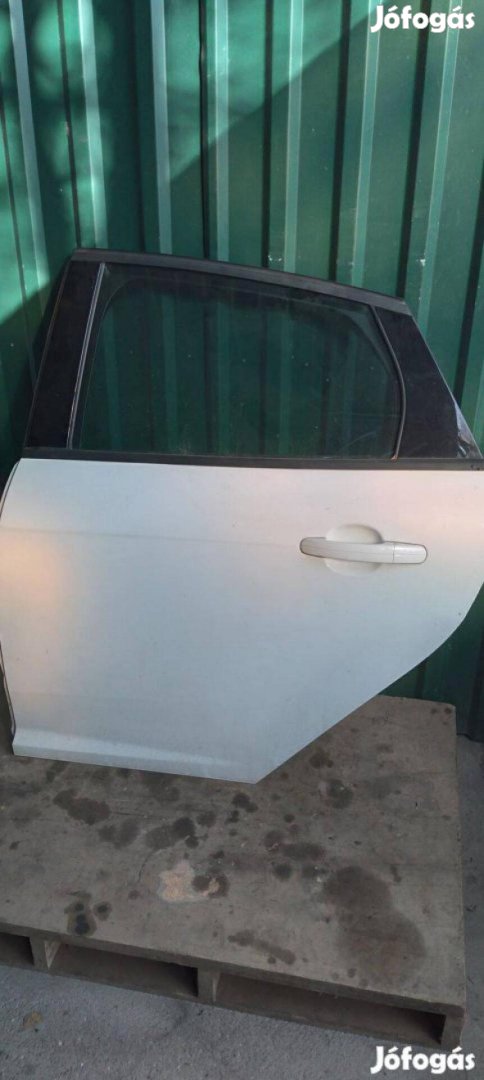 Ford Focus MK3 bal hátsó ajtó ötajtós kivitel