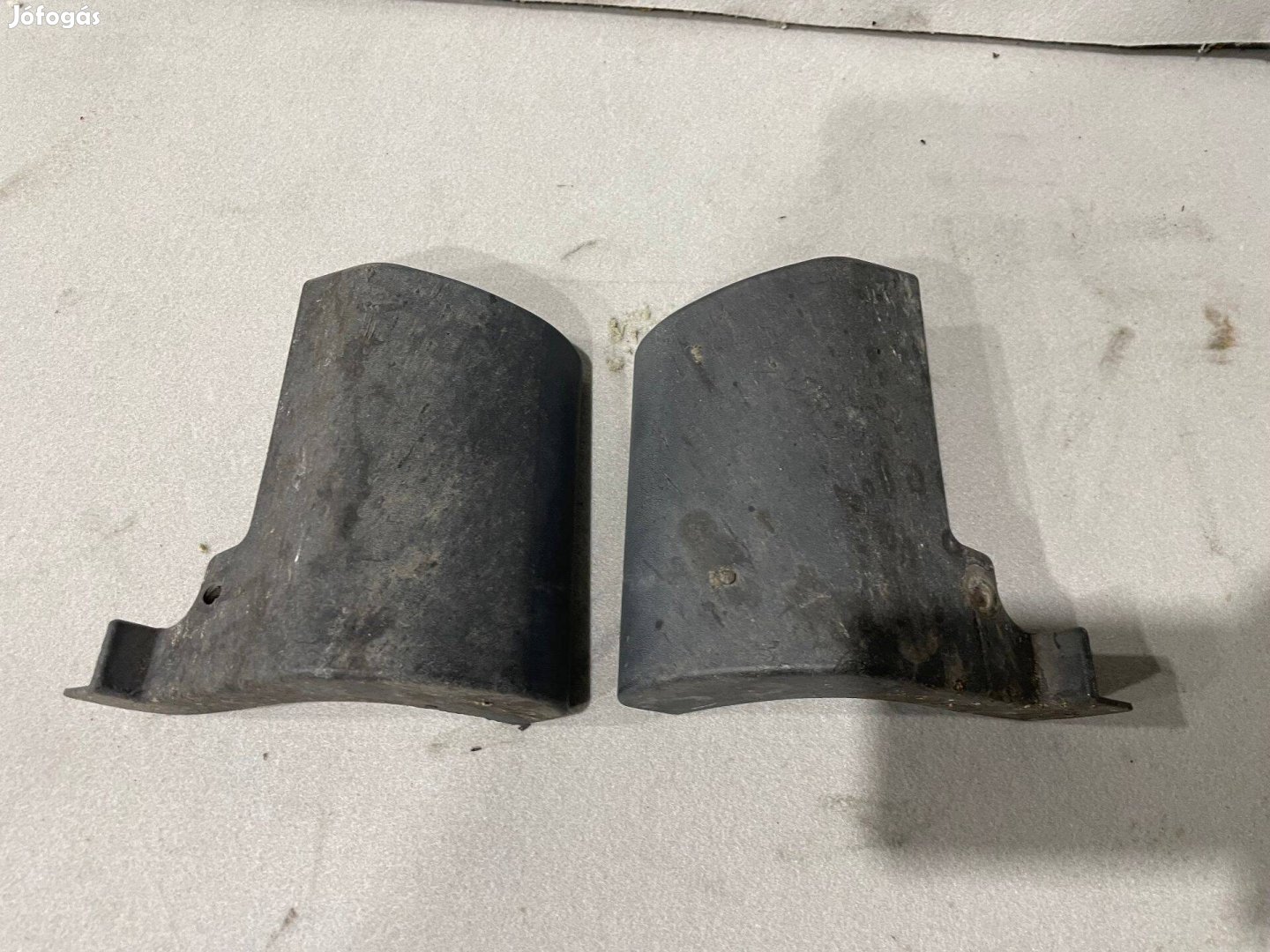 Ford Focus Mk1 1998-2001-ig Bal-Jobb első sárvédő takaró műanyag