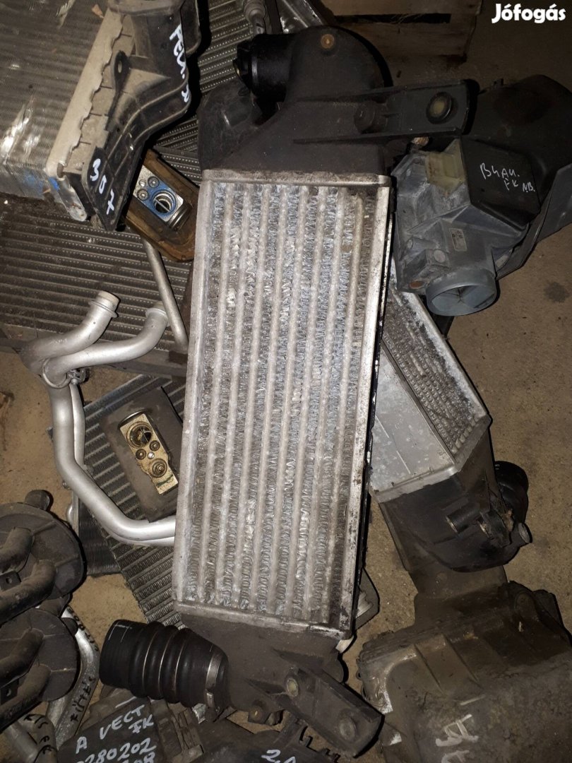 Ford Focus Mk1  ,   1.8  intercooler hűtő 