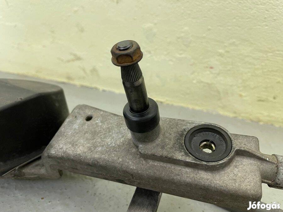 Ford Focus Mk1 első ablaktörlő szerkezet motorral