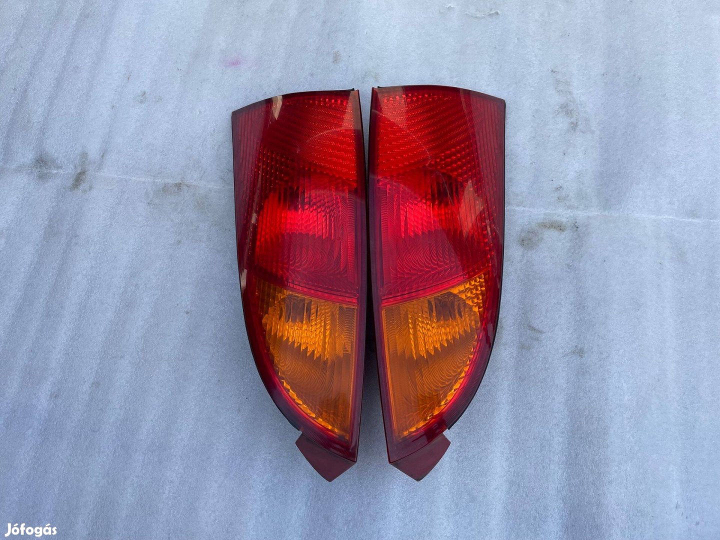 Ford Focus Mk1 ferdehátú 3-5 ajtós hátsó lámpa foglalattal