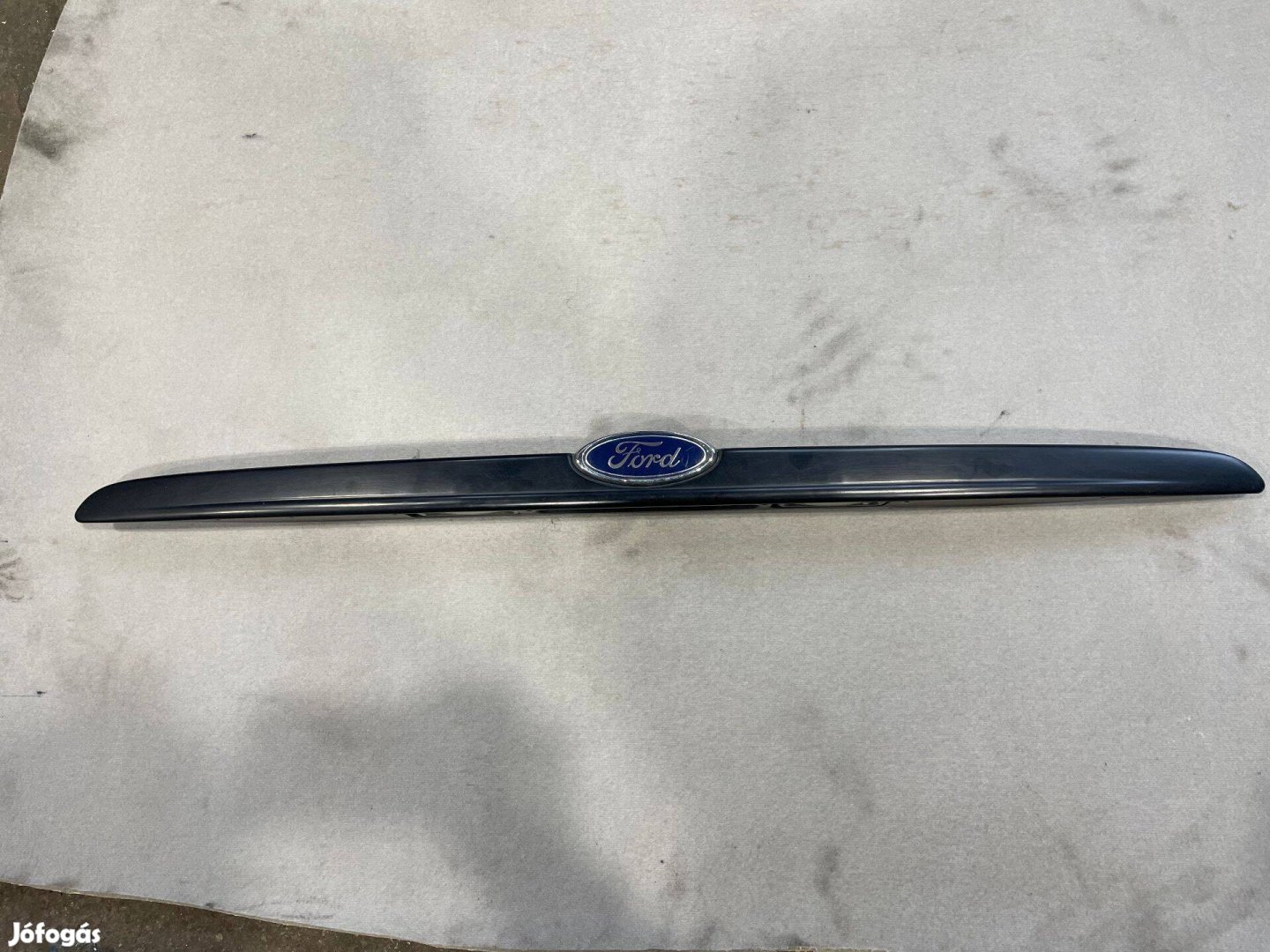 Ford Focus Mk1 sedan Gyári csomagtér ajtó díszléc fogantyú