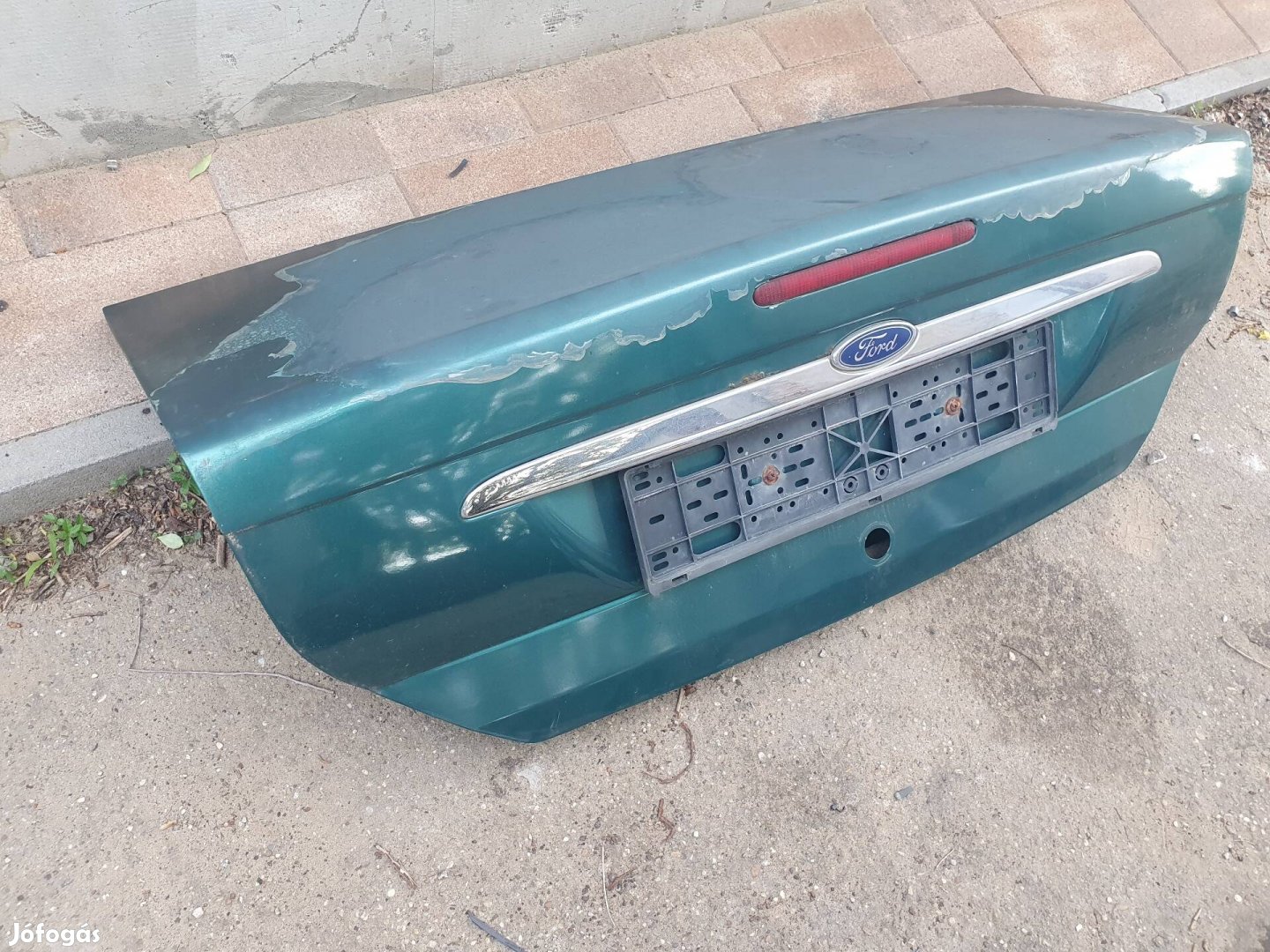 Ford Focus Mk1 sedan csomagtérajtó.