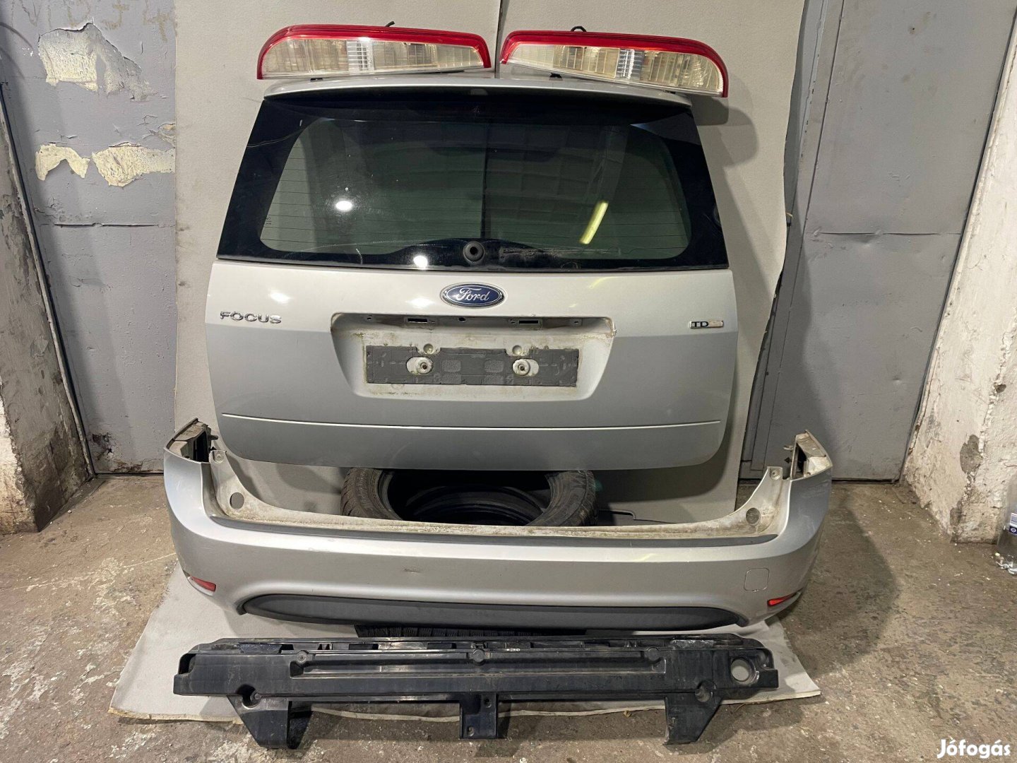 Ford Focus Mk2-2.5 kombi csomagtér ajtó üveggel és gyári szárnyal