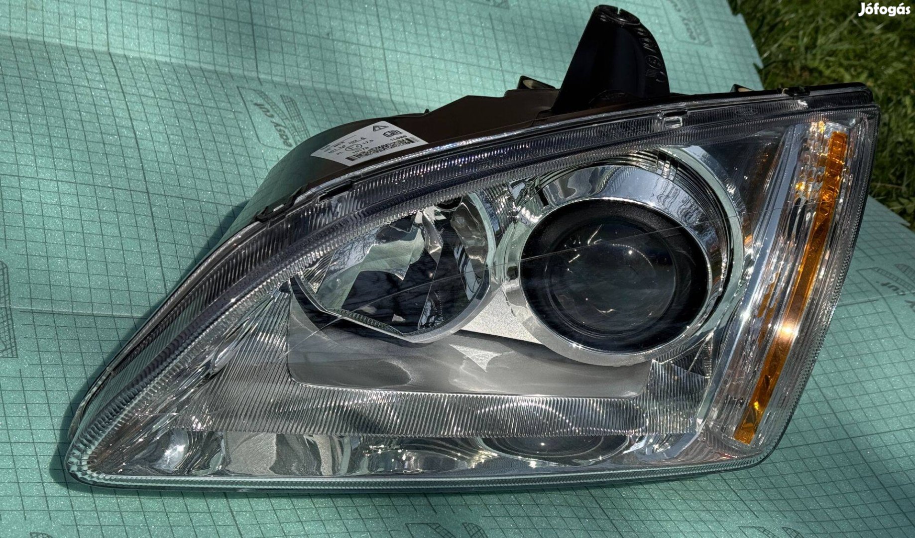 Ford Focus Mk2 fényszóró. Bal, kanyarkövetős
