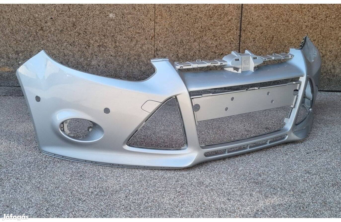 Ford Focus Mk3 2011- Első lökhárító ( 6 radaros )