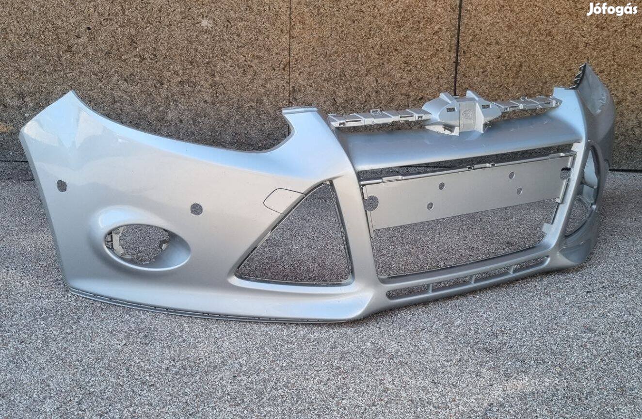 Ford Focus Mk3 2011- Első lökhárító ( 6 radaros )