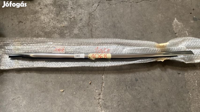 Ford Focus bal hátsó ablaktömítő díszléc BM51A25605BL eladó