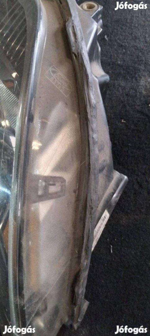 Ford Focus jobb első fényszóró fotókon látható állapotban