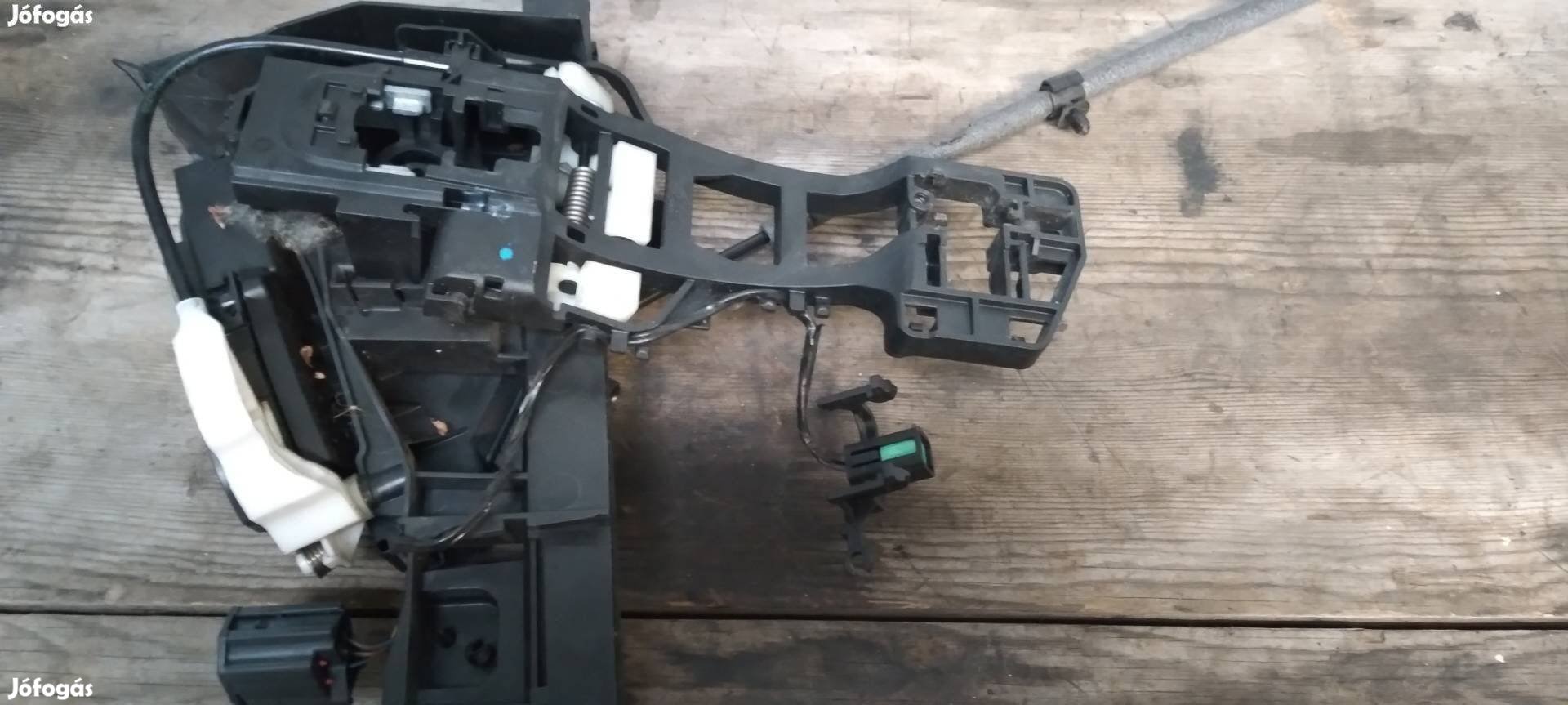 Ford Focus jobb hátsó ajtózár 2011 től MK3 keyless