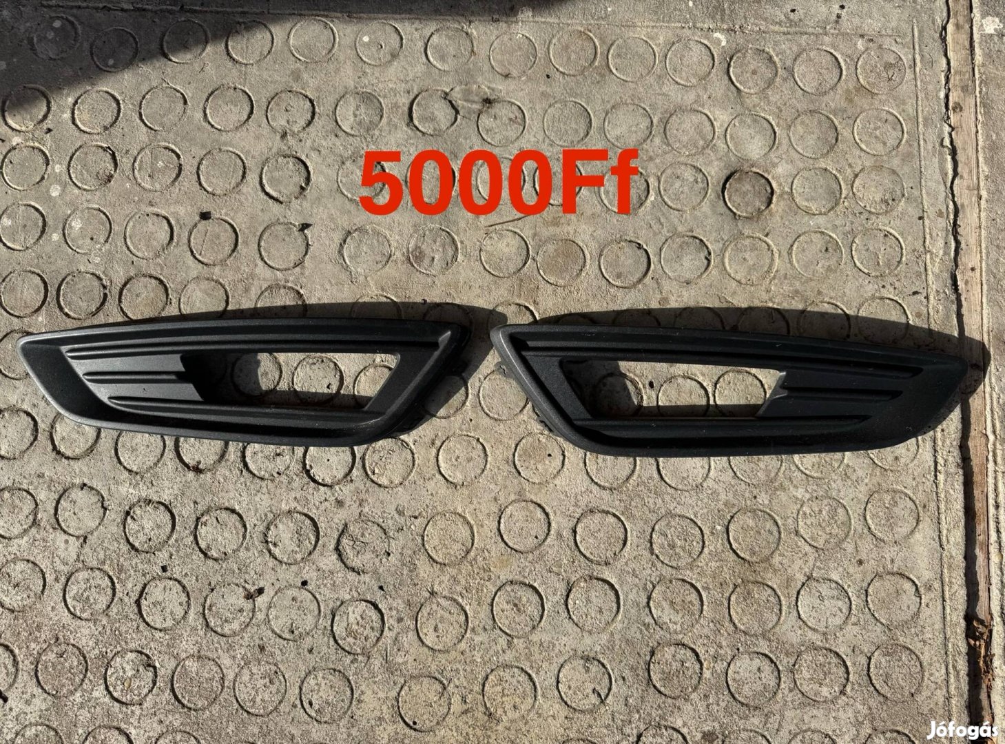 Ford Focus ködlámpa keret