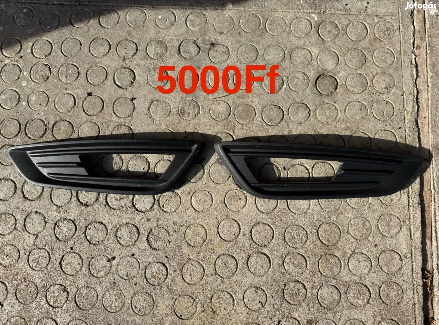Ford Focus ködlámpa keret