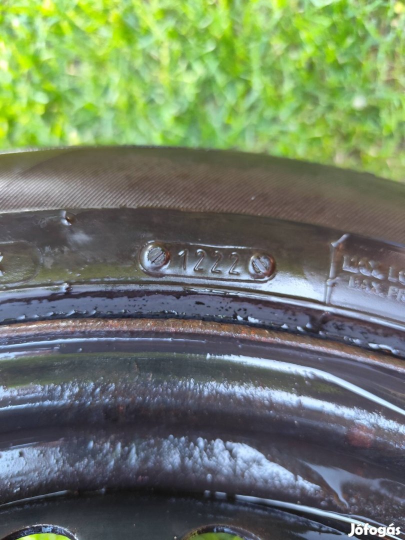Ford Focus lemezfelnik nyári gumikkal