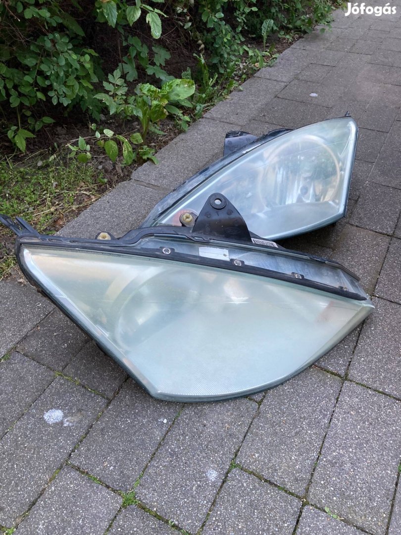 Ford Focus mk1 első fényszóró pár