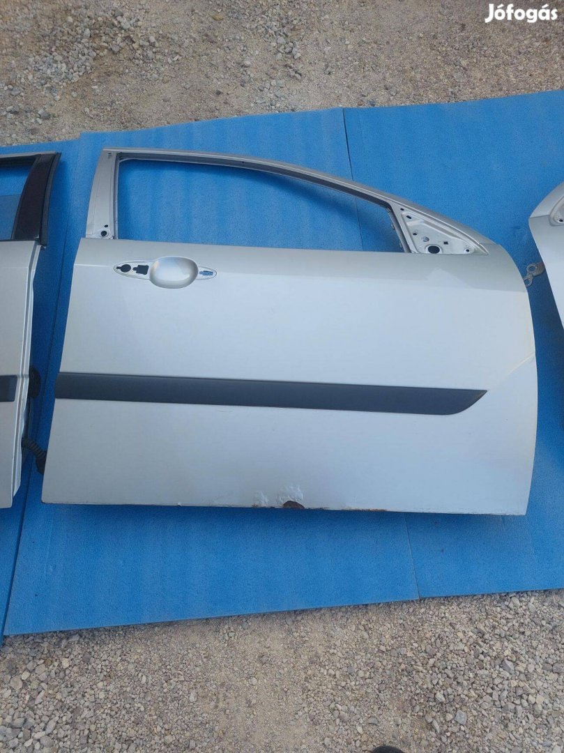 Ford Focus mk1 kombi jobb első ajtó