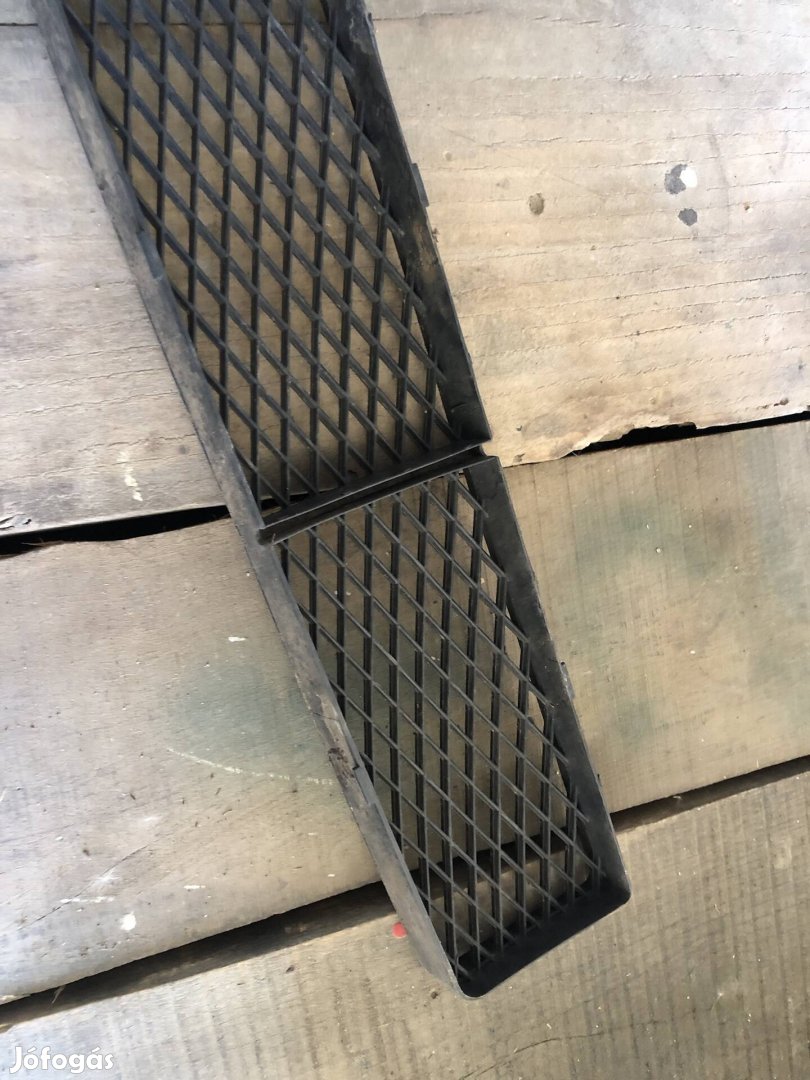 Ford Focus mk1 lökhárító alsó rács