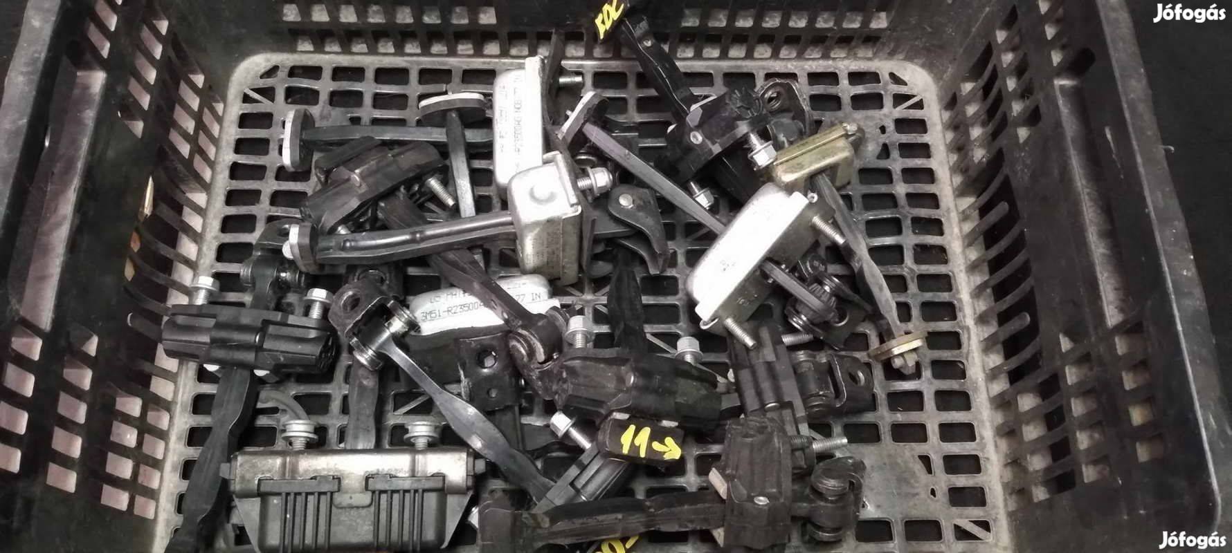 Ford Focus mk2 MK3 ajtóhatároló