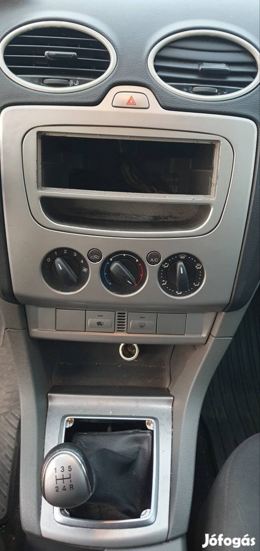 Ford Focus mk2 középkonzol rádiokeret