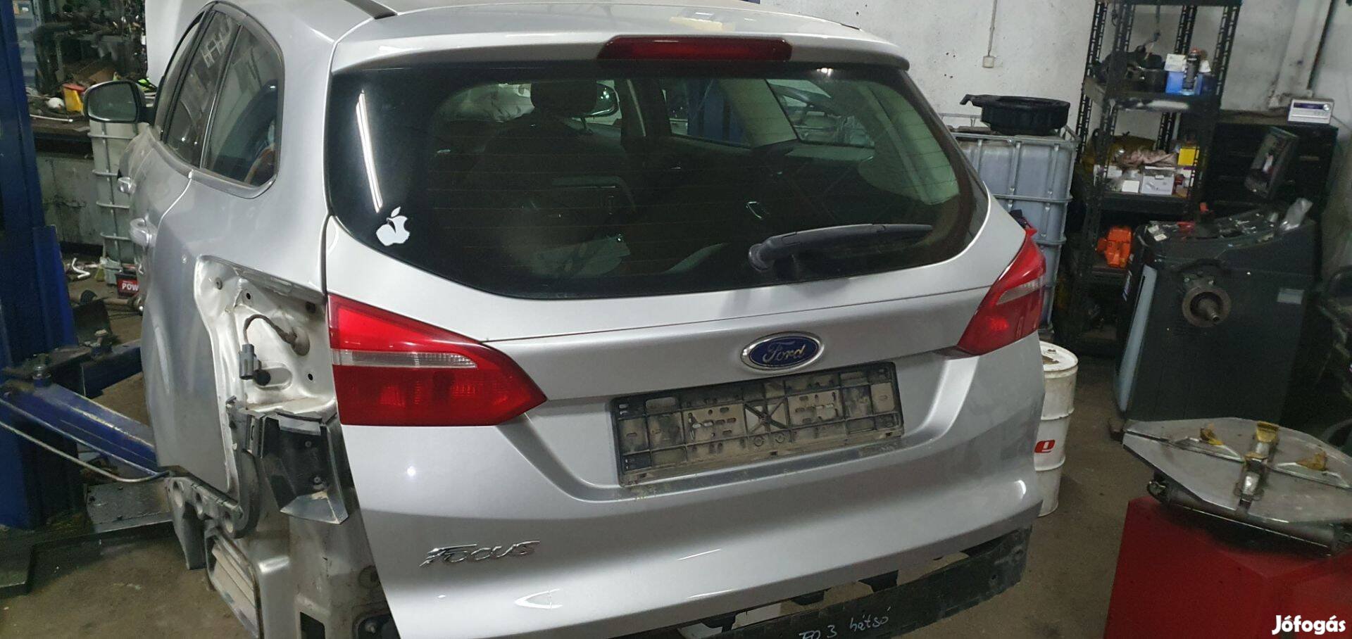 Ford Focus mk3 facelift kombi csomagtér ajtó
