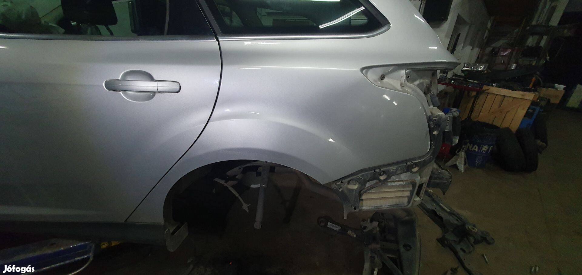 Ford Focus mk3 kombi bal hátsó sárvédő karosszéria negyed