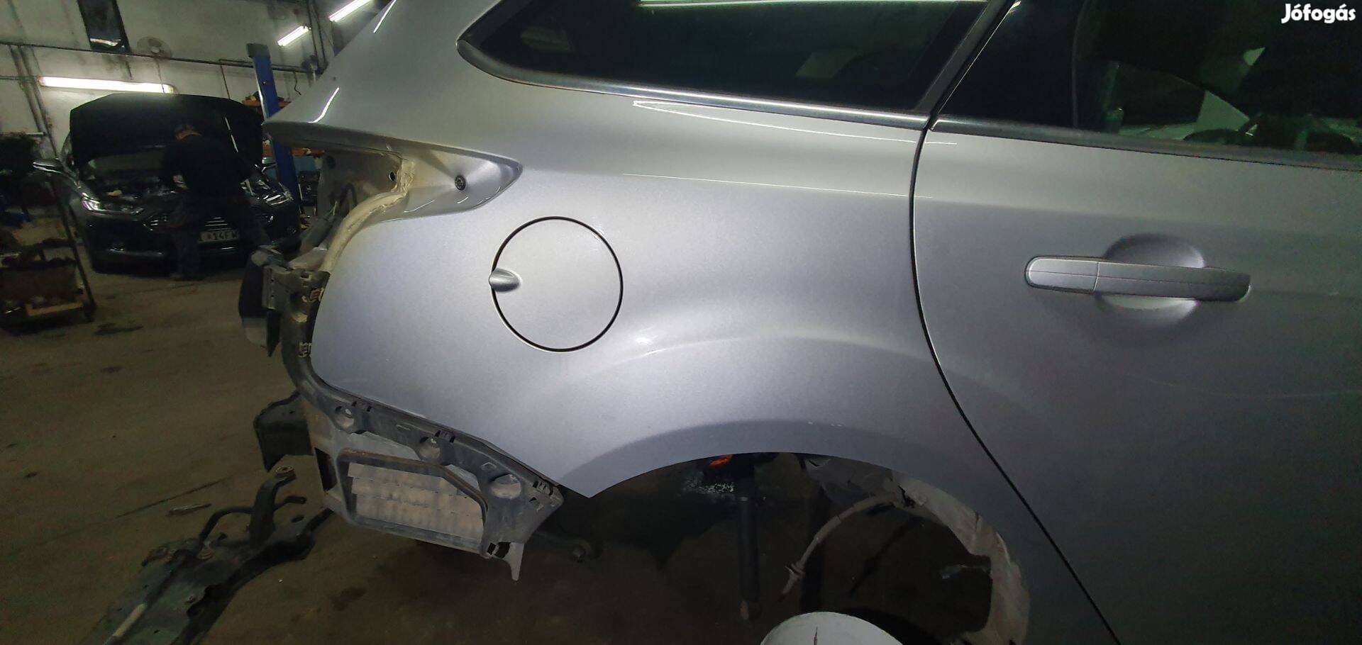 Ford Focus mk3 kombi jobb hátsó sárvédő karosszéria negyed s