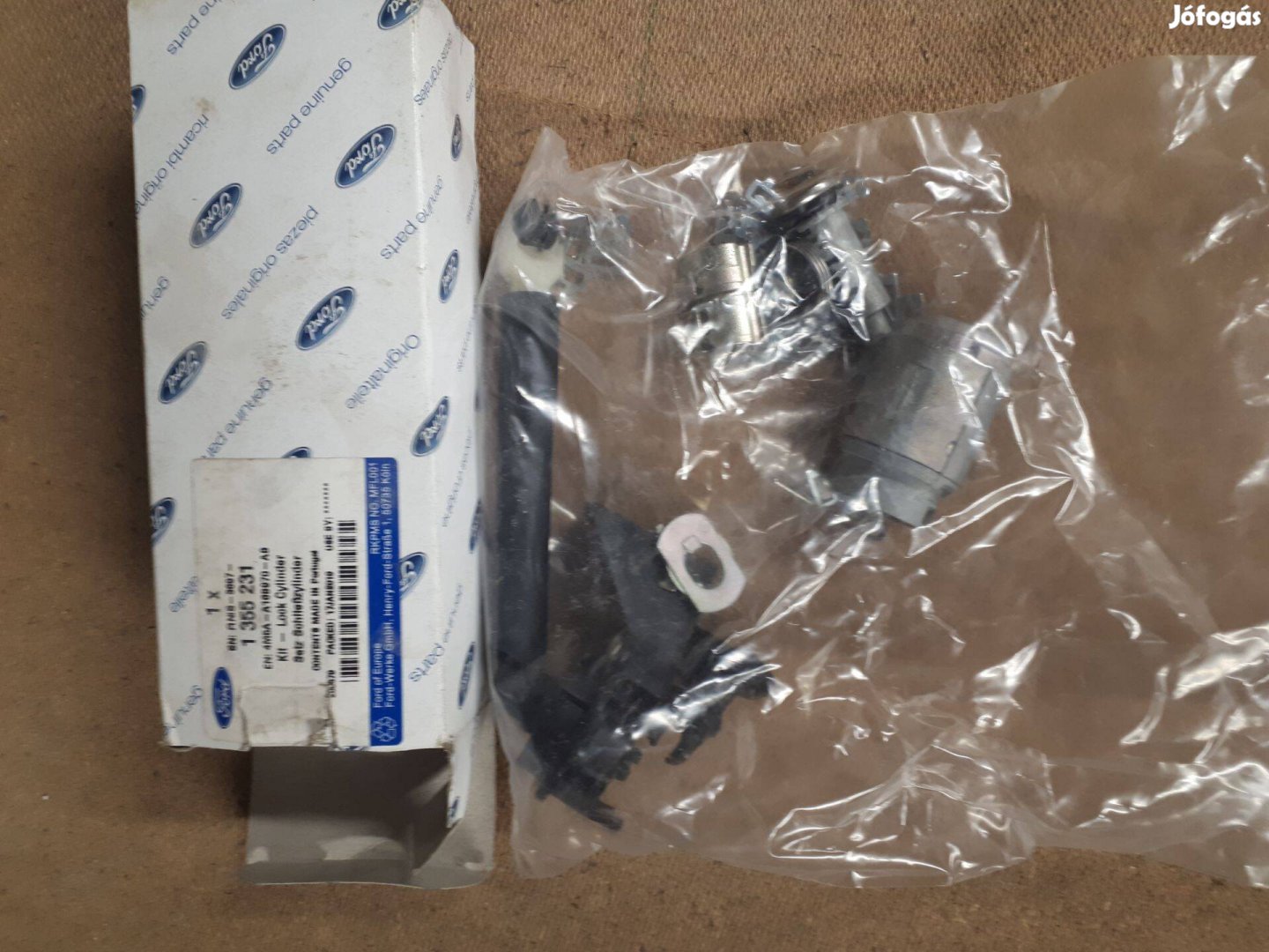 Ford Focus motorháztetőnyitó zár