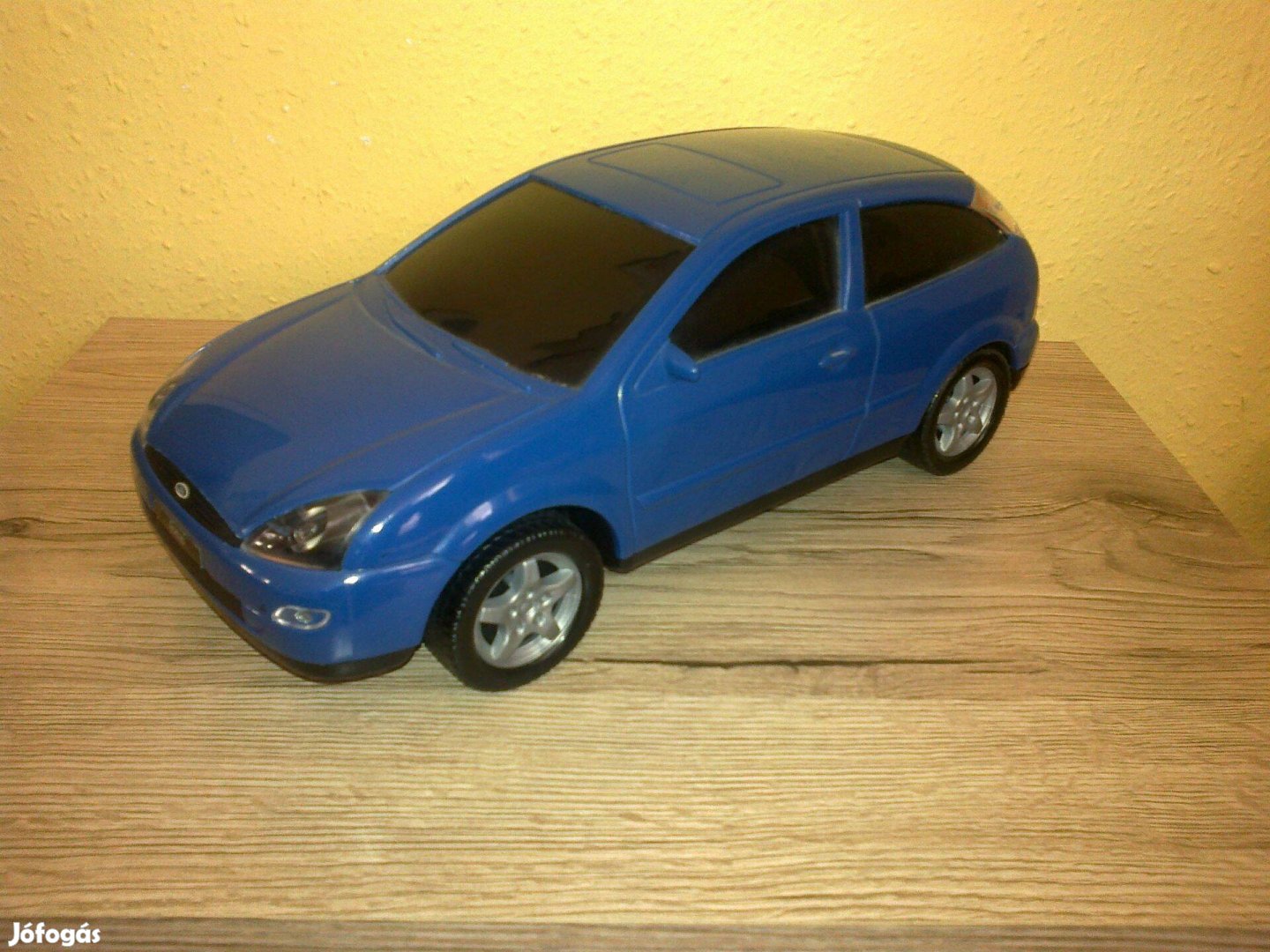 Ford Focus műanyag játékautó