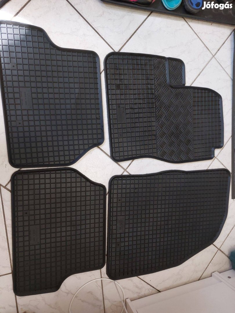 Ford Fokus II. kombi 2004 autószőnyeg + csomagtér tálca