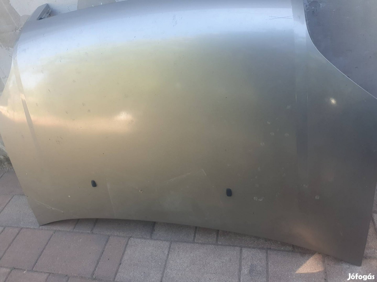 Ford Fusion motorháztető.