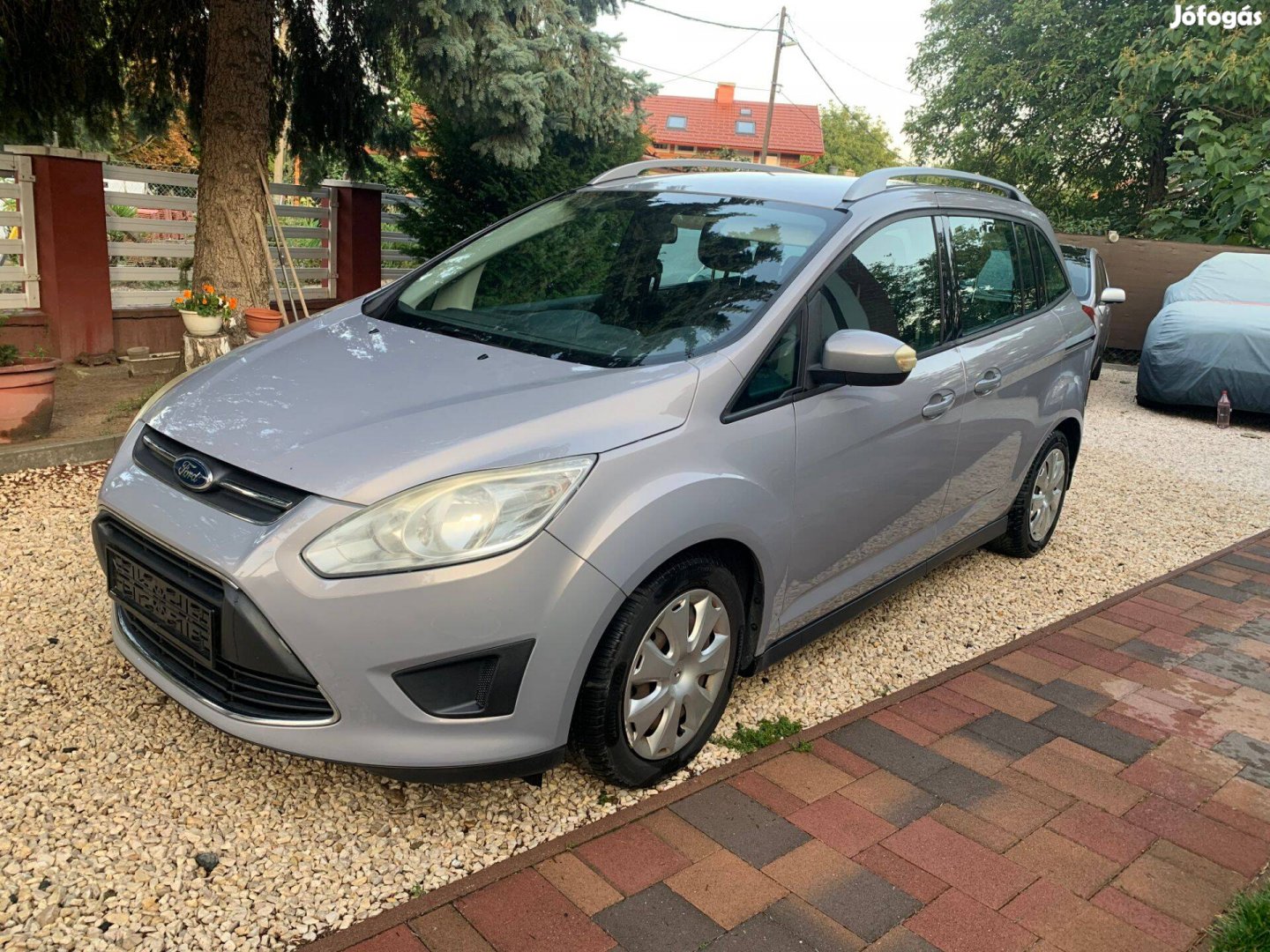 Ford Grand Cmax 1,6, klíma, ülésfűtés, tolatóradar, szervizkönyv