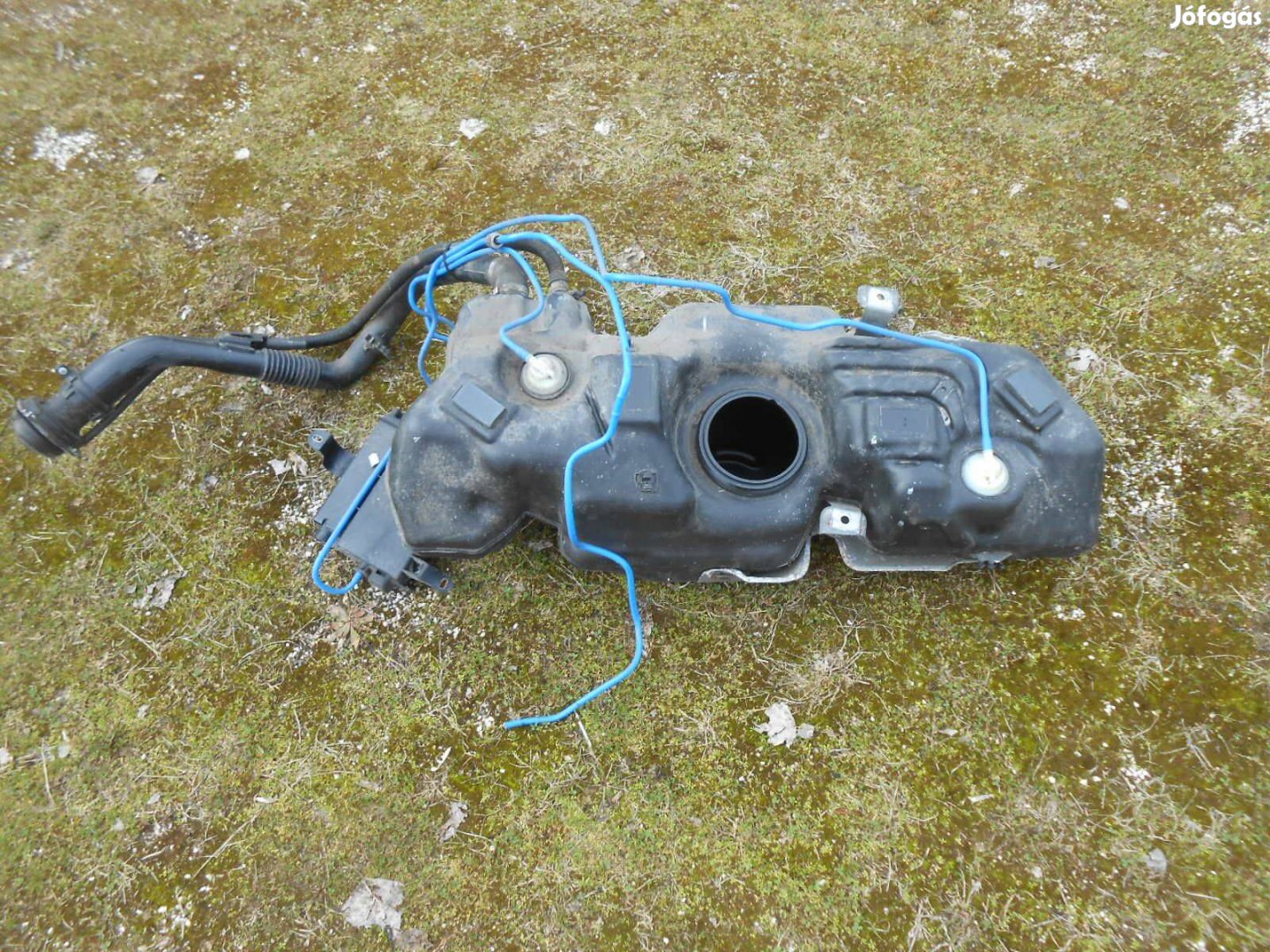 Ford-KA Trend 2012-es,Osztrákról :gyári műanyag benzintank