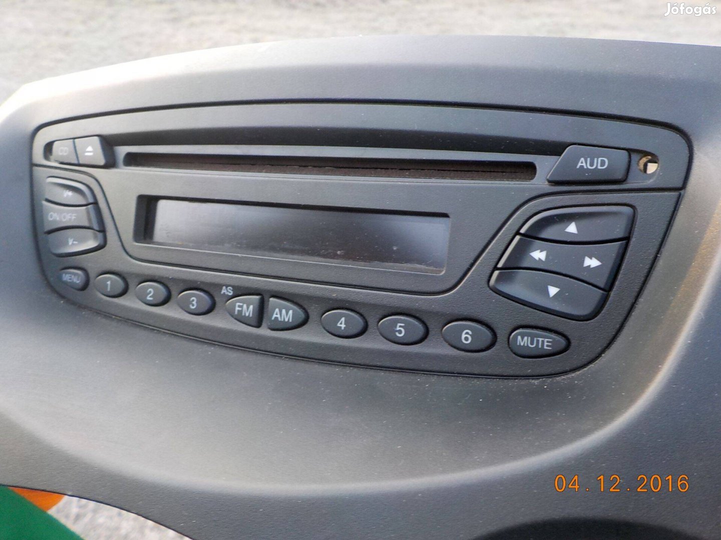 Ford-KA Trend,2012-es,Osztrákról:gyári CD-s Ford rádió hangszórókkal