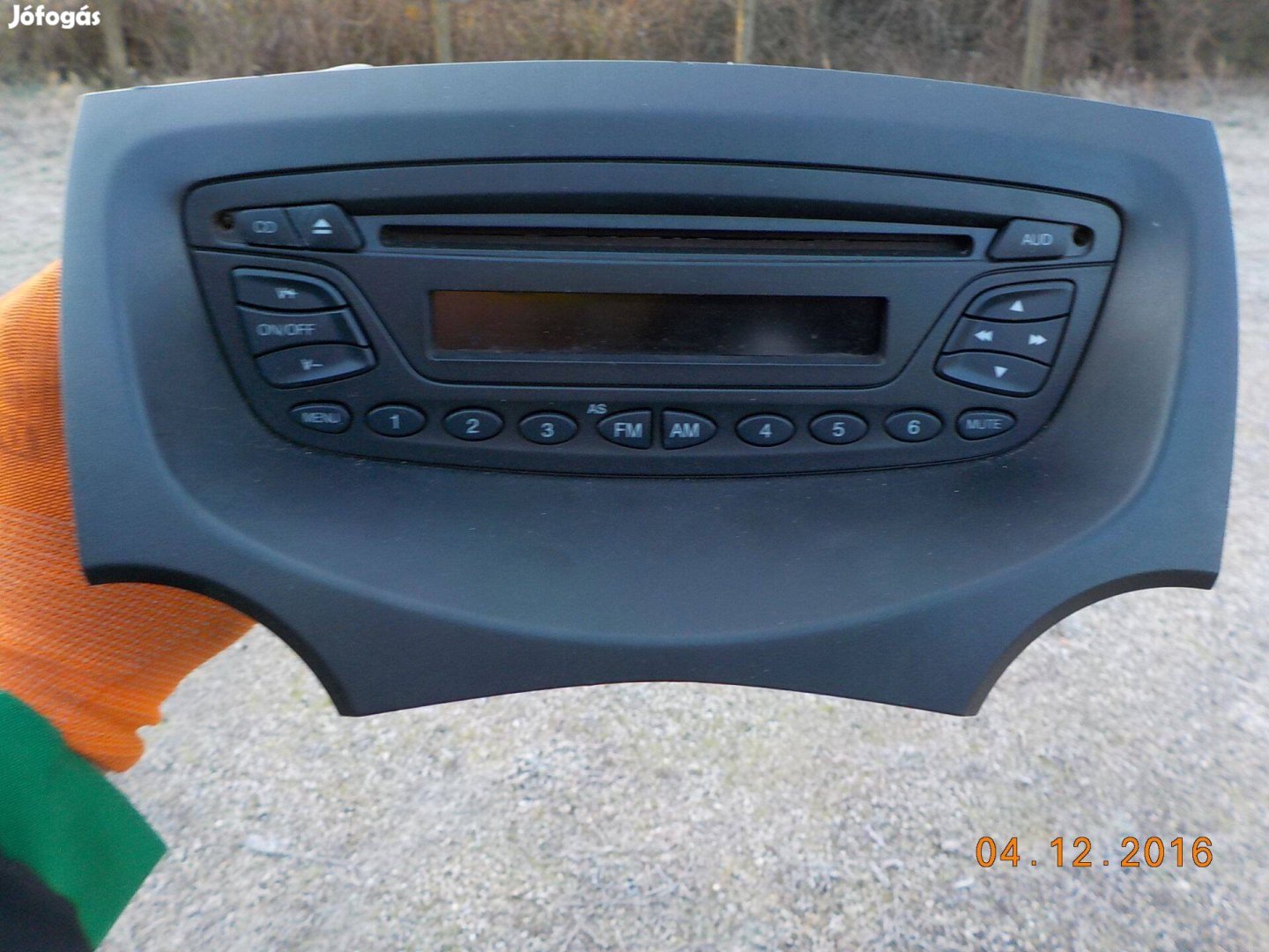 Ford-KA Trend,2012-esről :gyári CD-s rádió hangszórókkal együtt eladó