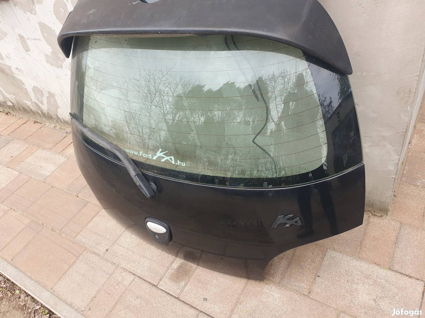 Ford Ka csomagtérajtó.