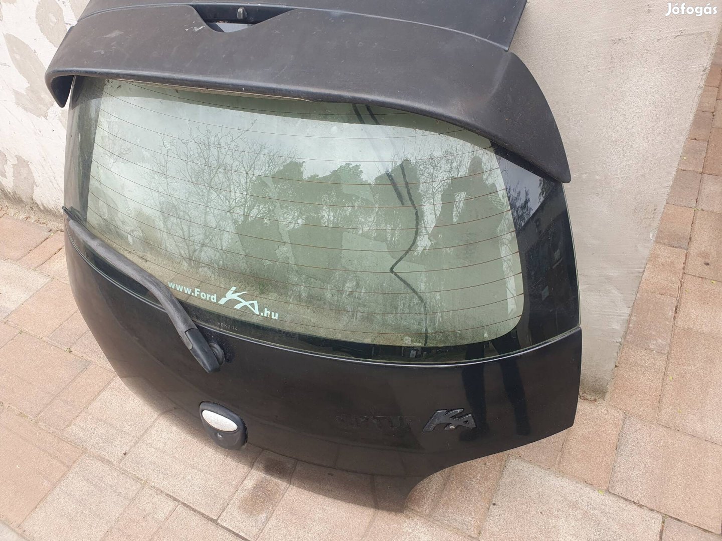 Ford Ka csomagtérajtó.