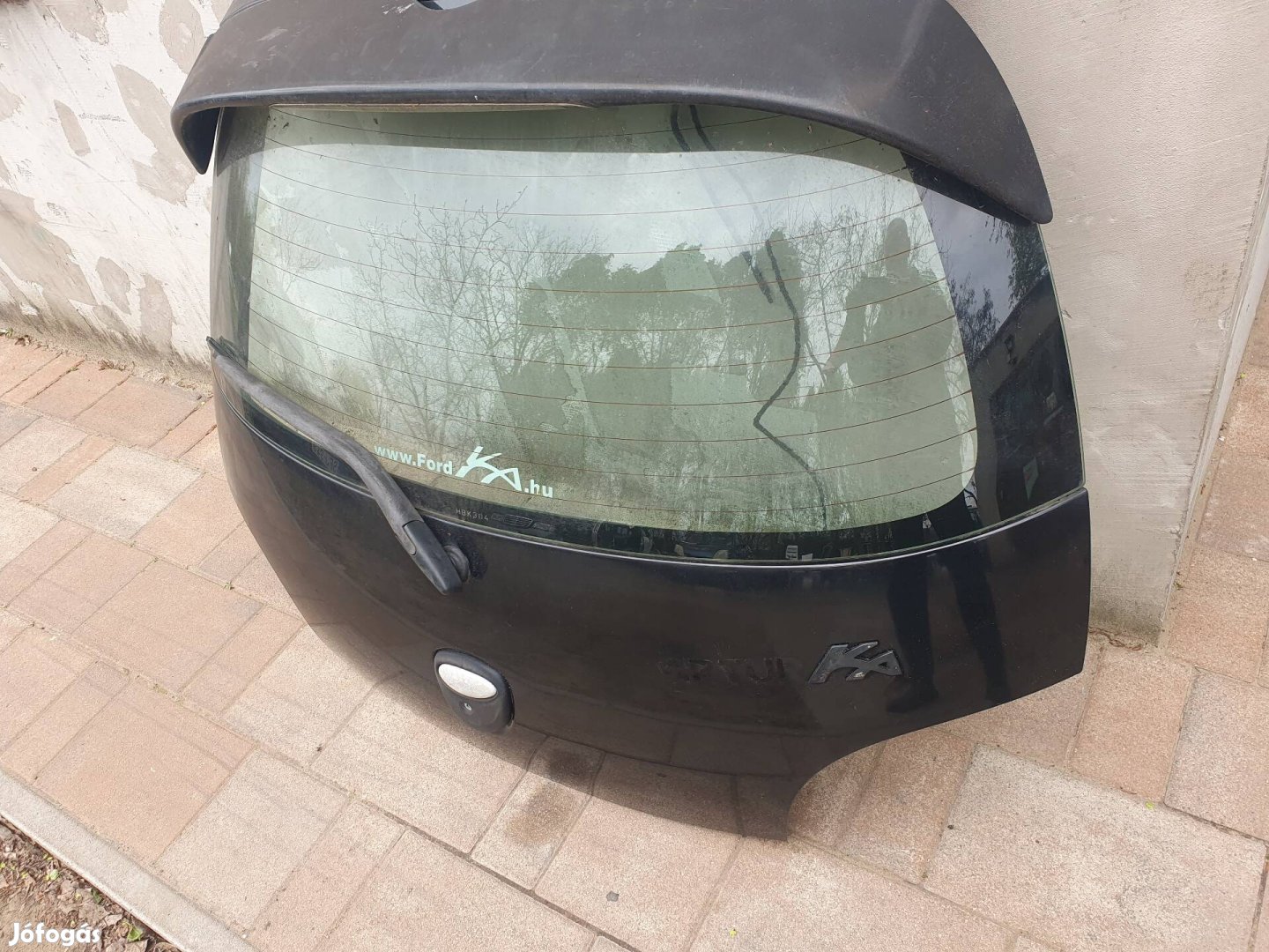 Ford Ka csomagtérajtó.