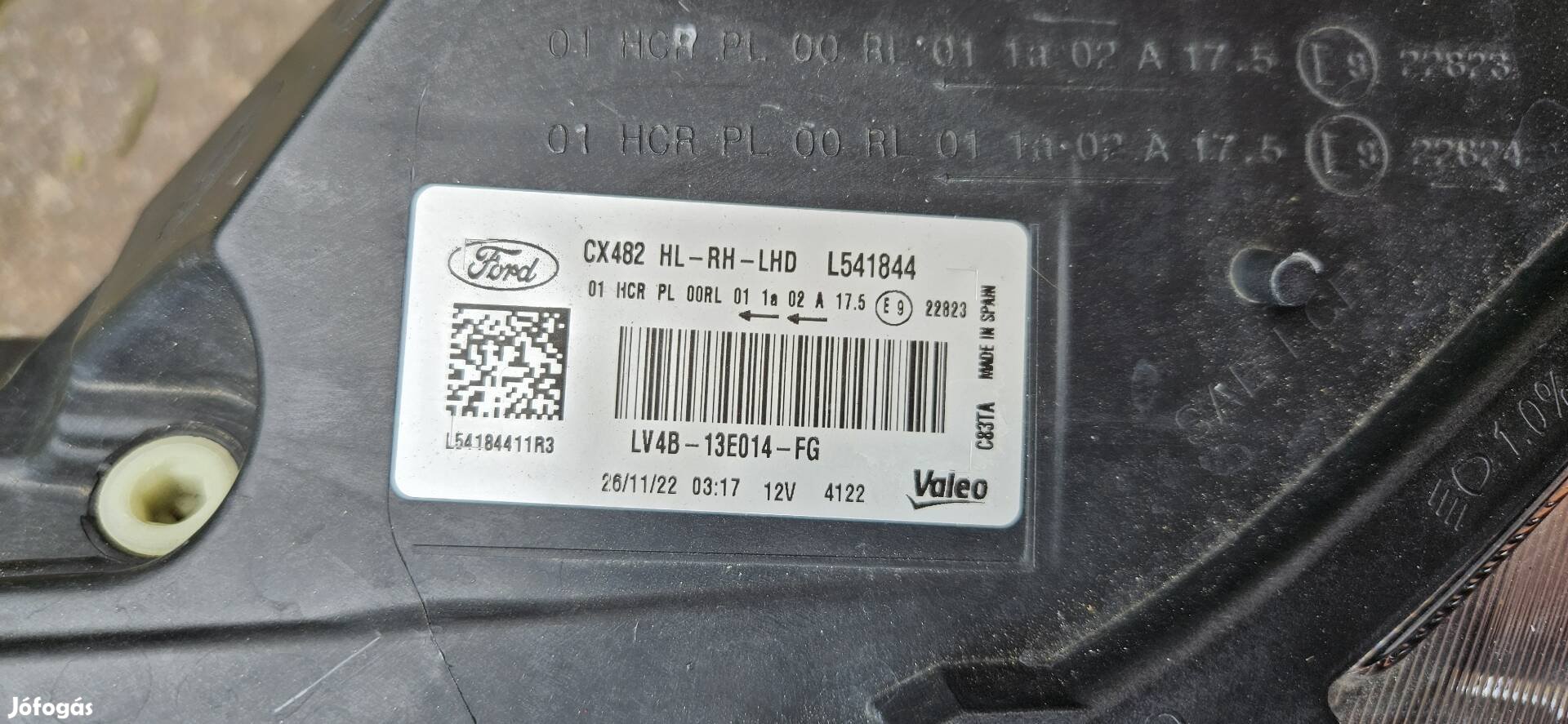 Ford Kuga 2022-es jobb első led lámpa.