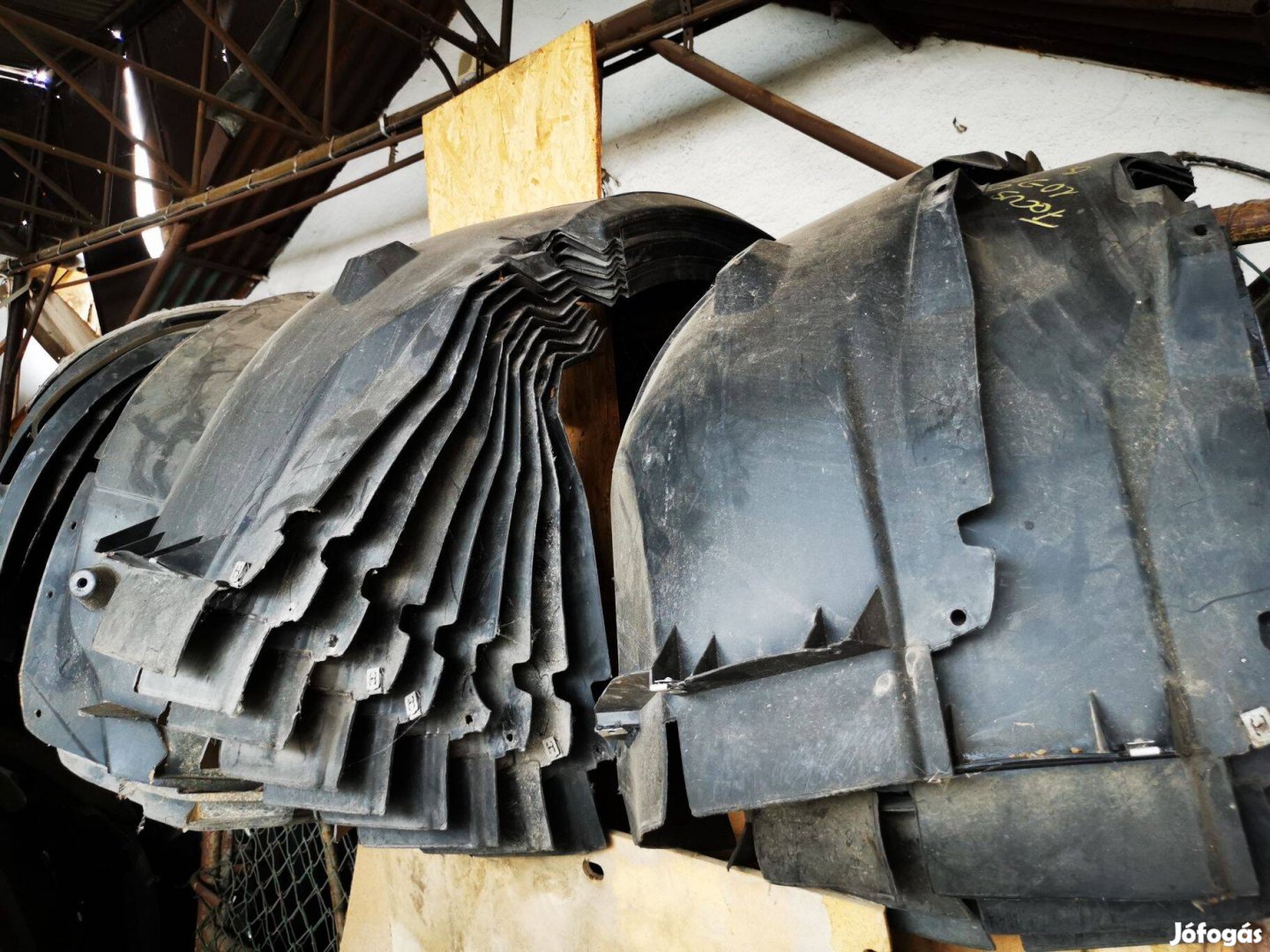 Ford Kuga ( 2012-2020) Jobb dobbetét , kerékdob