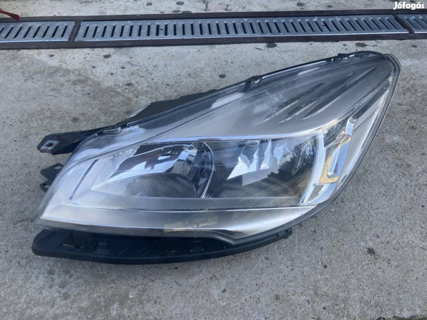 Ford Kuga fényszóró