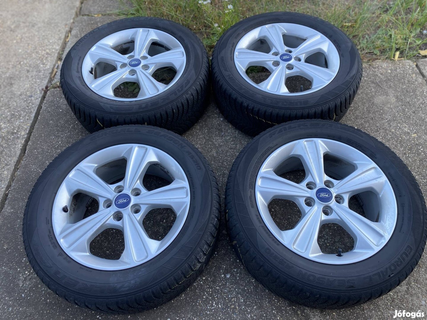 Ford Kuga gyári 17"-os alufelni szett 235/55R17 4S gumikkal
