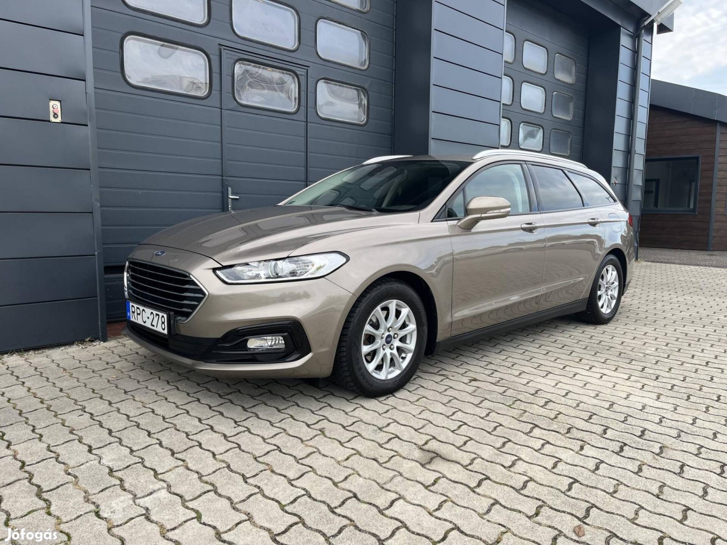 Ford Mondeo 2.0 TDCi ECO Business Szervizkönyv...