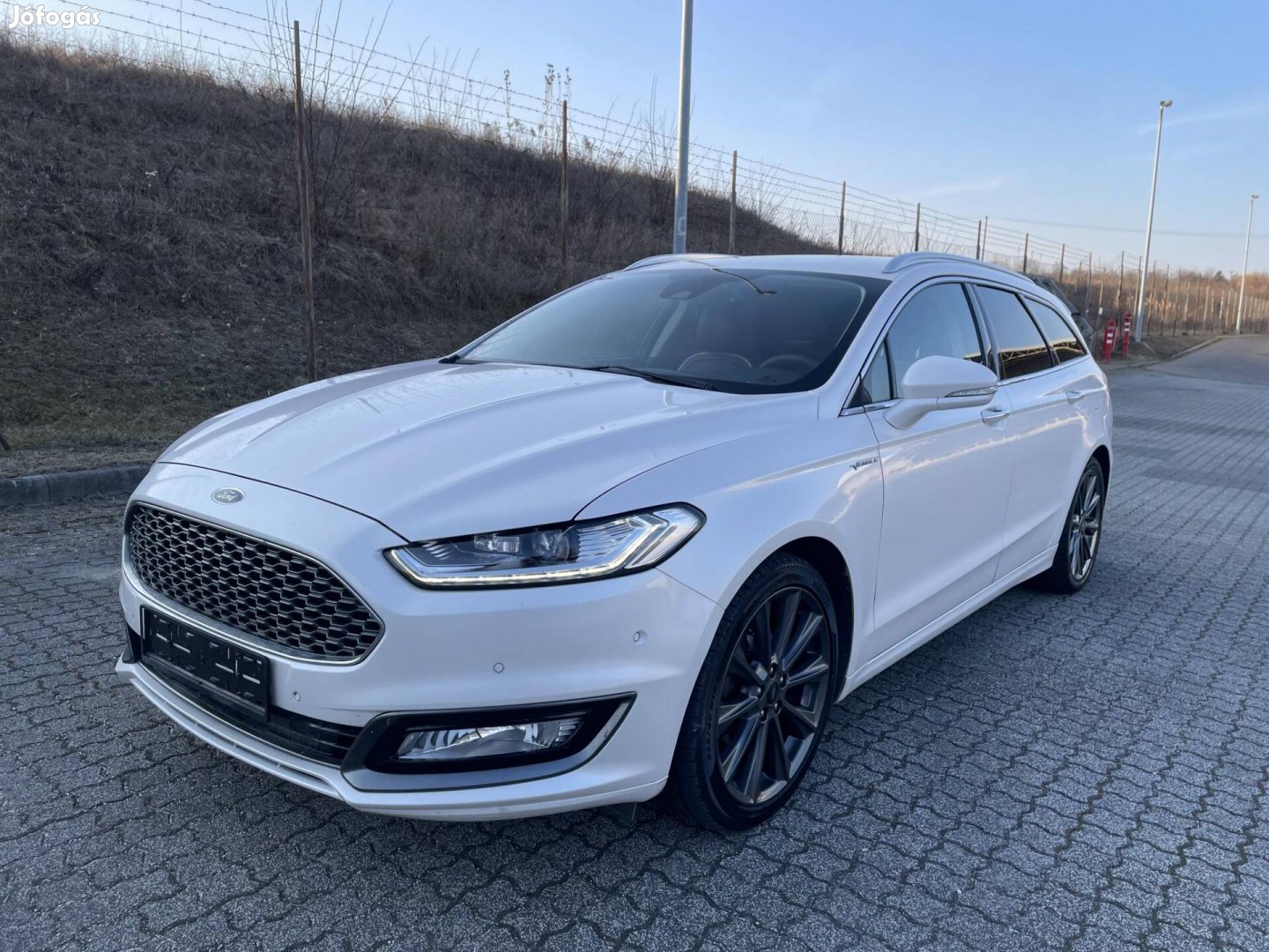 Ford Mondeo 2.0 TDCi Vignale Powershift Megkímé...