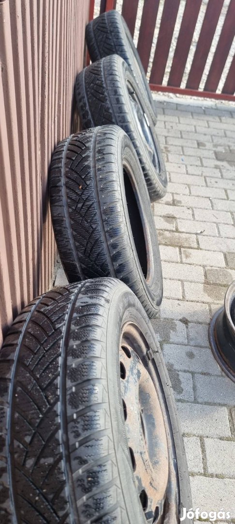 Ford Mondeo 2 lemezfelni szett téligumival 195/65R15 DOT2418