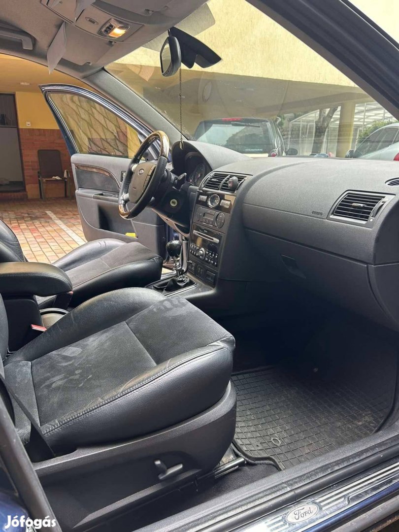 Ford Mondeo Ghia