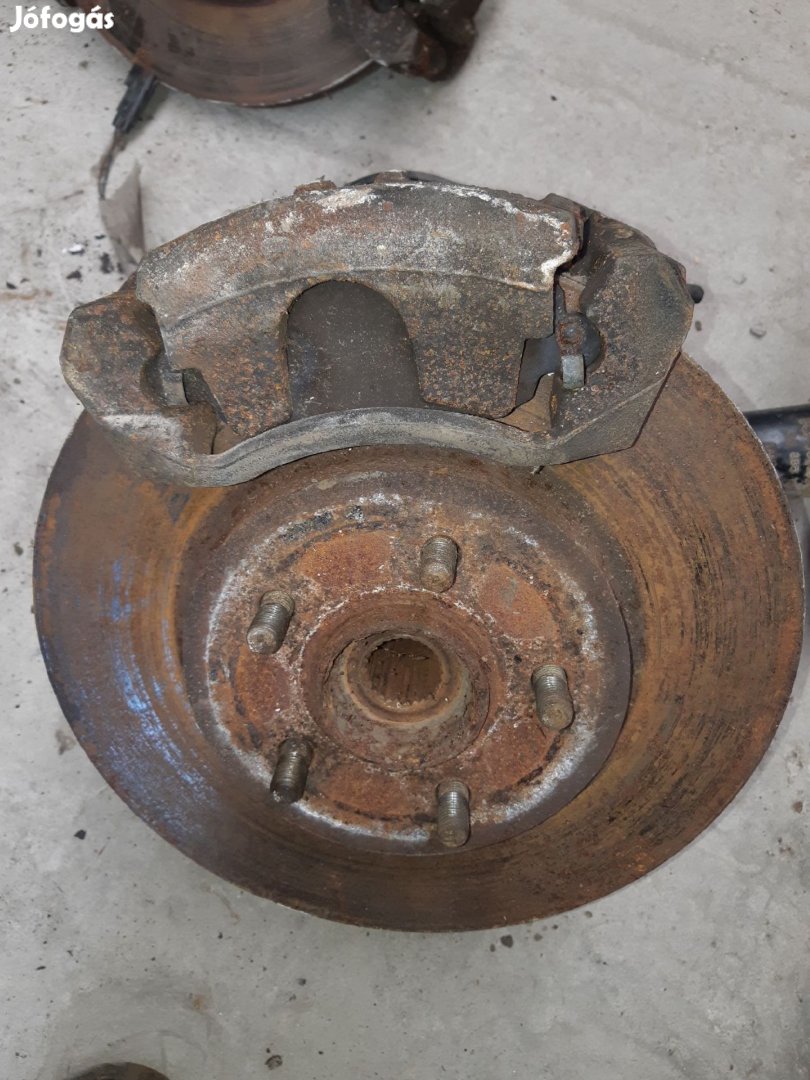 Ford Mondeo III Bal Első Csonkállvány Kerékaggyal Féknyereg