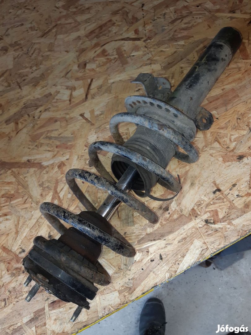 Ford Mondeo III Első Lengéscsillapító Rugó