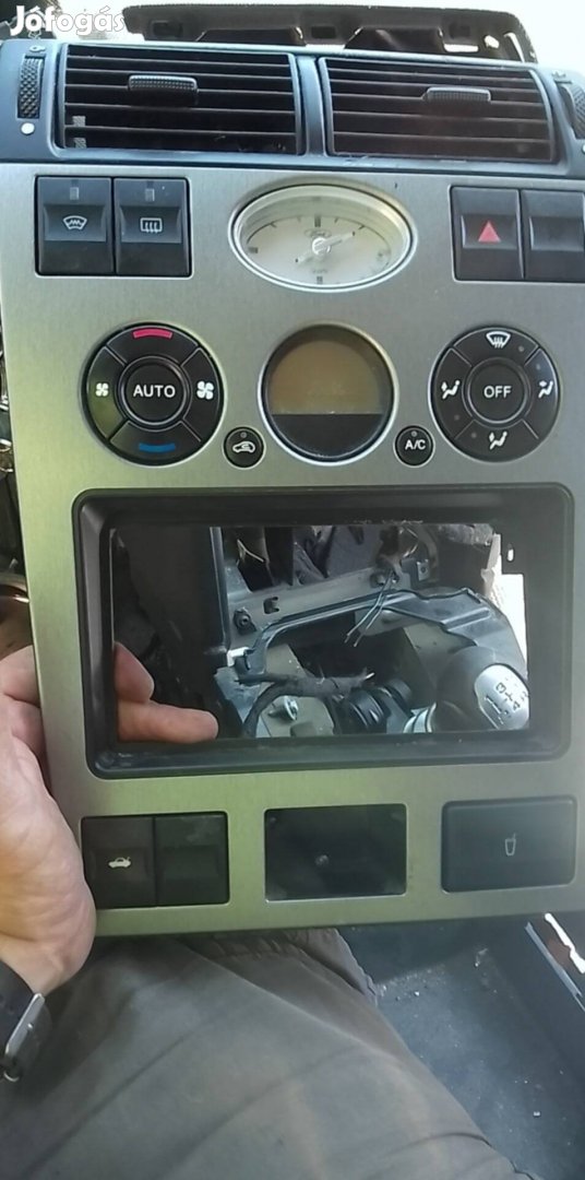 Ford Mondeo III Közép konzol 