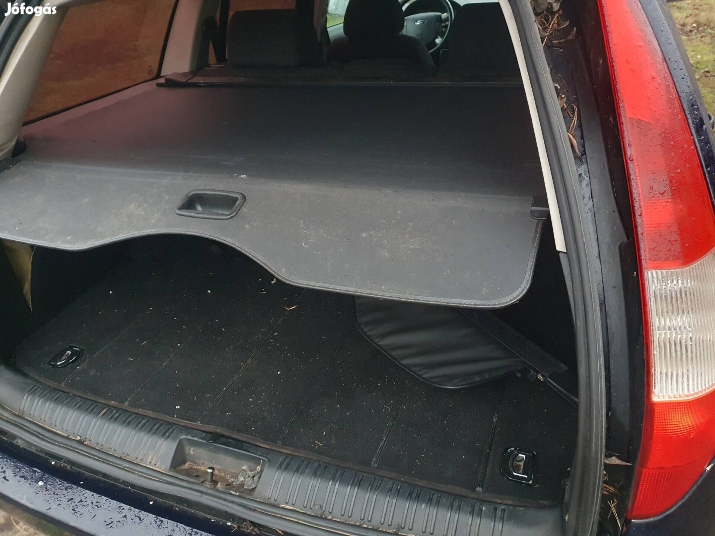 Ford Mondeo III-as kombi roló.